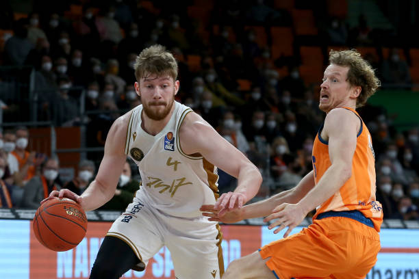 入源源不断 入源源不断